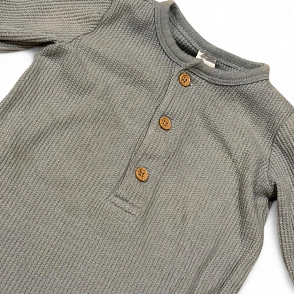 Baby boy bundle 18 MONTHS button / clip ons